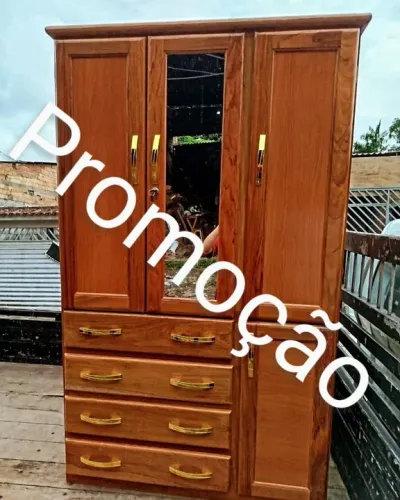 Guarda - roupa de madeira maciça 3 portas e 4 gavetas