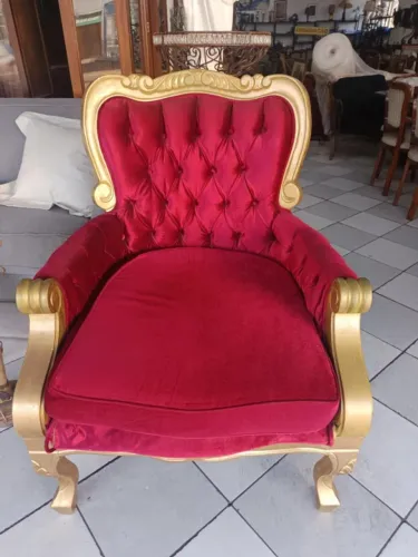 Poltrona de Madeira em tecido de veludo sintético