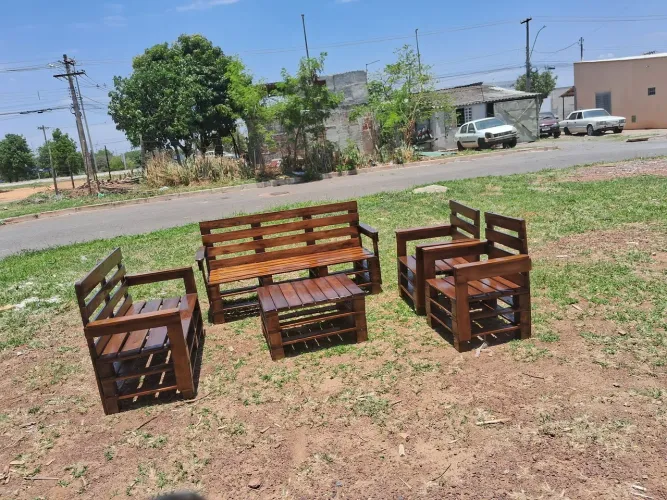 Jogo de bancos em pallet ( fabricamos somente por encomenda. )