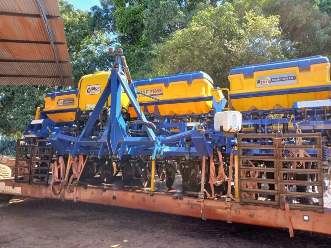 Plantadeira tatu pst trio flex articulada