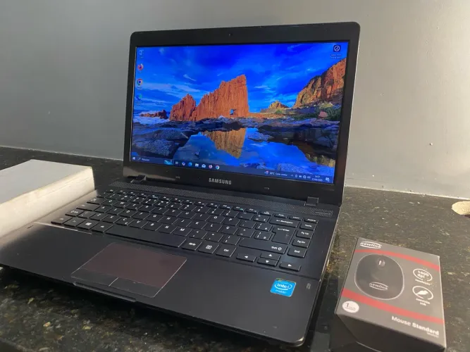 Notebook Samsung/ i3 - ssd + HD / com garantia