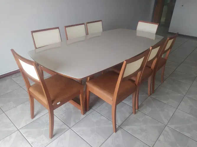 Mesa de Jantar 8 lugares - madeira maciça 