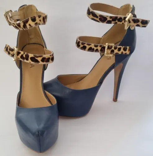 Sandália plataforma salto alto azul e animal print 38