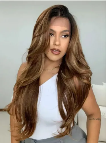 Lace Front ( Nova) modelo - Gardenia Castanho com Luzes, da Kira Perucas