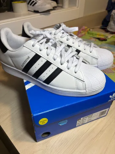 Tênis adidas 