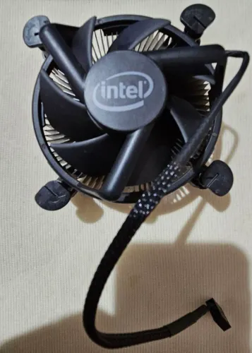 Cooler original intel LGA 1200 ESTAVA EM UM I7 10700