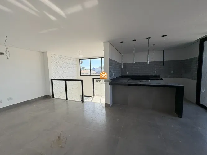 Excelente cobertura à venda no Santa Amélia!
