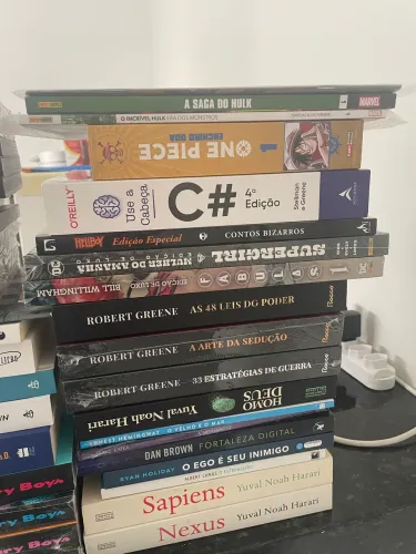 Lote de livros e mangás - ótimo estado
