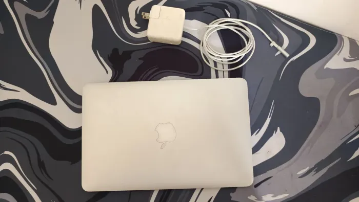 Macbook air 11 (2010)
