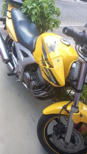 Honda CB Twister 250 - Impecável e Sem Detalhes
