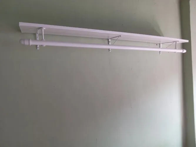 Cabideiro de parede + 10 cabides