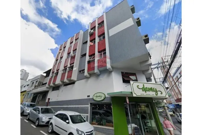 Sala comercial no São Mateus: 4 ambientes, banheiro e excelente localização