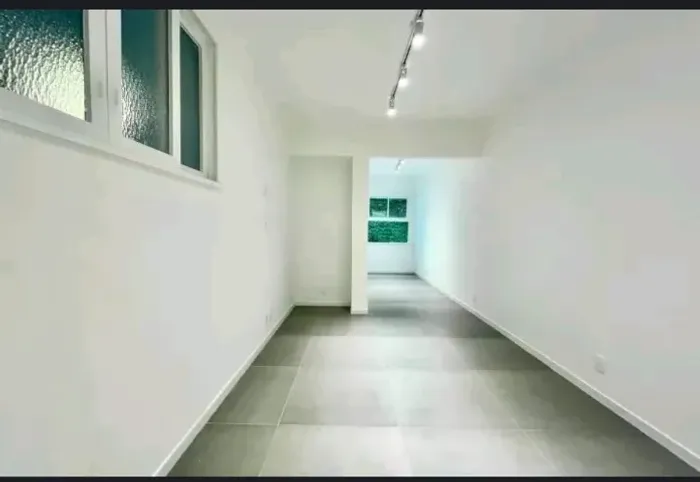 Apartamento à venda Copacabana Quarto e Sala REFORMADO!