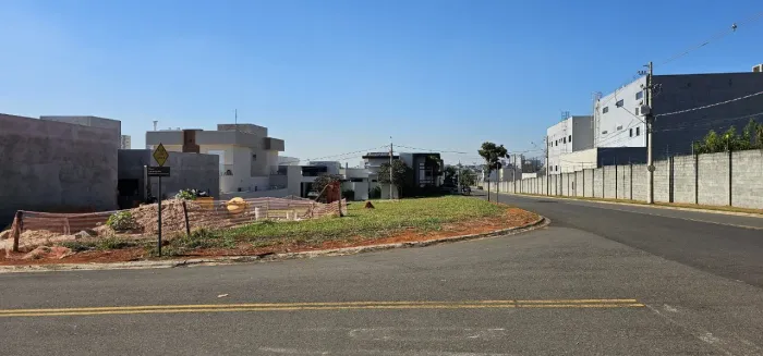 Terreno em Condomínio de Luxo em Hortolândia-SP: 250m² no Residencial Jardim do Jatobá!