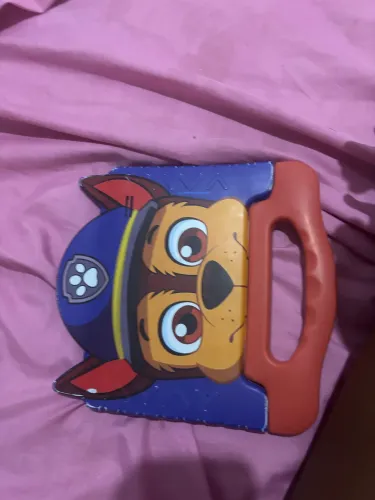 Tablet infantil da patrulha canina com o carregador