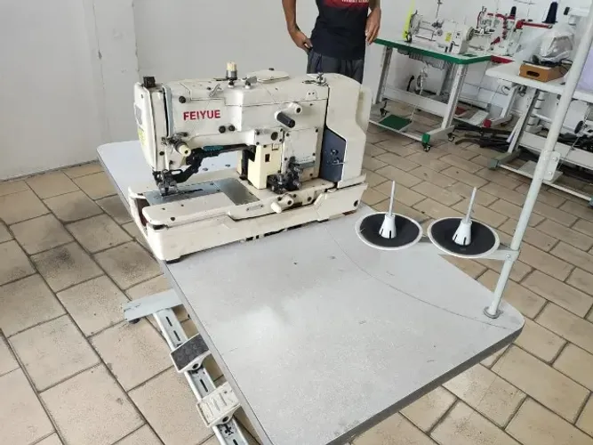 Máquina de Costura Caseadeira Industrial Feiyue - Robusta