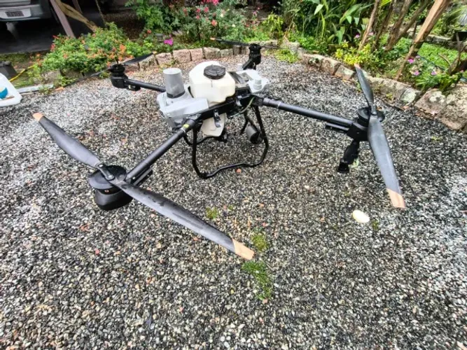 Drone agricola T25 DJI pulverização