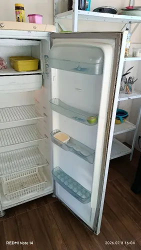 Vendo geladeira Eletrolux