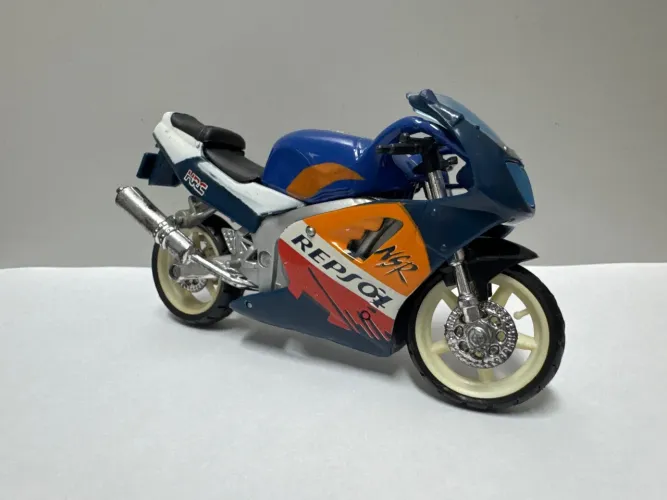 Miniatura moto 1/18 marca Saico Repsol