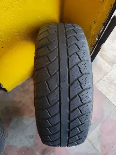 1 Pneu Pirelli 255/70/16 Meia vidas.