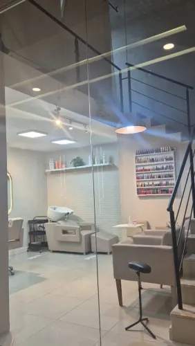 Vaga para assistente de cabeleireiro