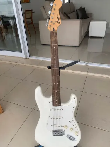 Guitarra Squier Bullet