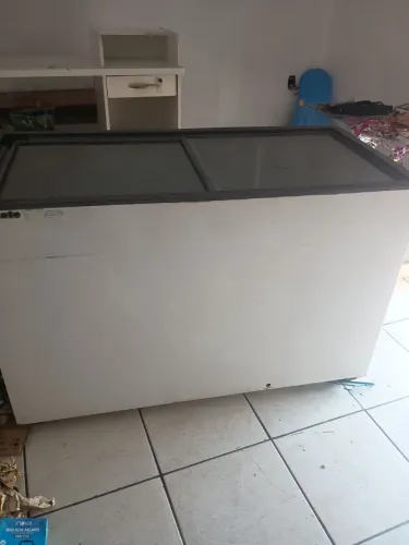 Freezer horizontal 420 litros, tampa de vidro, Refrimate, tensão 127 v