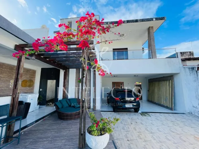 Em busca de uma casa espaçosa e confortável? Conheça esta incrível residência