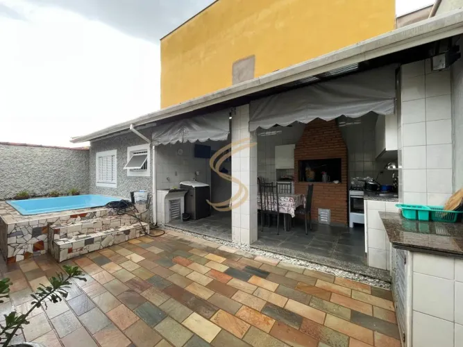 Casa com Piscina à Venda no João de Oliveira Machado