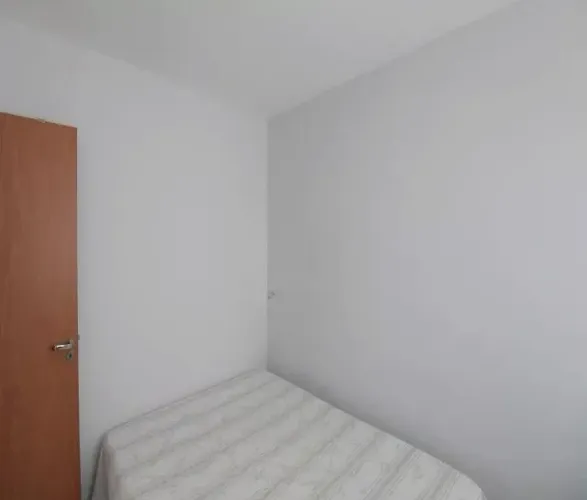 Apartamento com mobília (2QTS) para aluguel. (Aluguel anual)