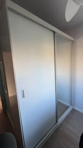 Armário Duas portas com espelho