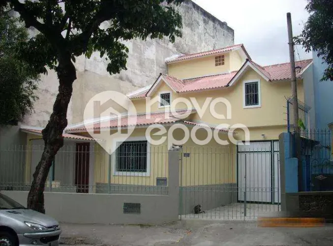 Praça da Bandeira | Casa 4 quartos, sendo 1 suite