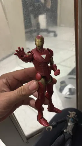 Marvel legends iron man extremis