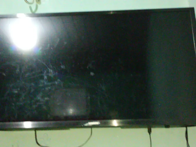 TV SMART 32 POLEGADAS SEM DEFEITO NOVO.