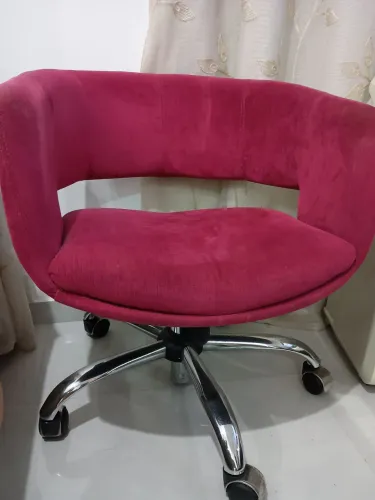 Vendo uma cadeira com rodinhas