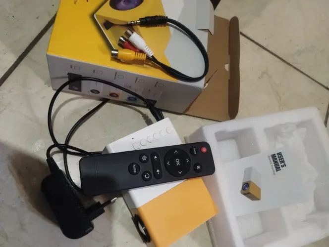 Mini projetor novo completo(Olx pay)