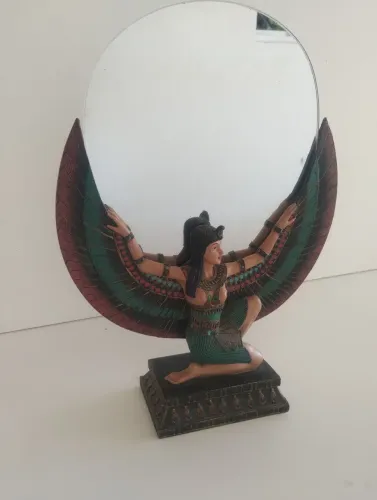 Espelho com estatueta