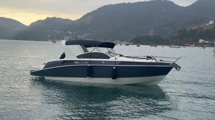 Lancha Real 260 ( cabinada)