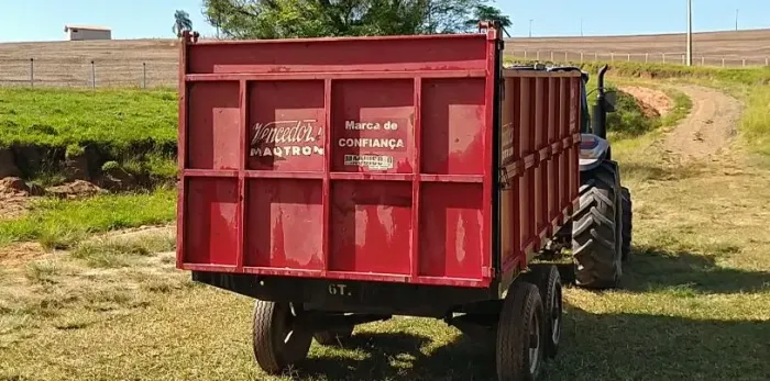 Carreta agrícola basculante