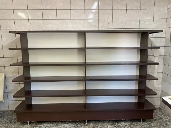 Vende-se Expositor de Madeira - Dupla Face (Frente e Verso Iguais)
