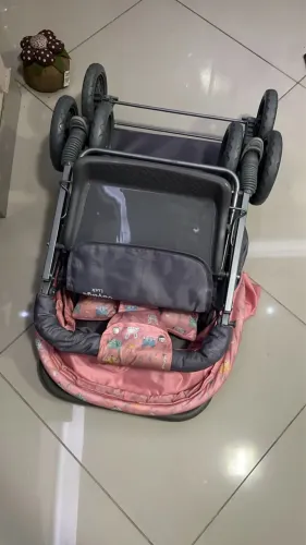 Carrinho de passeio com viseira 
