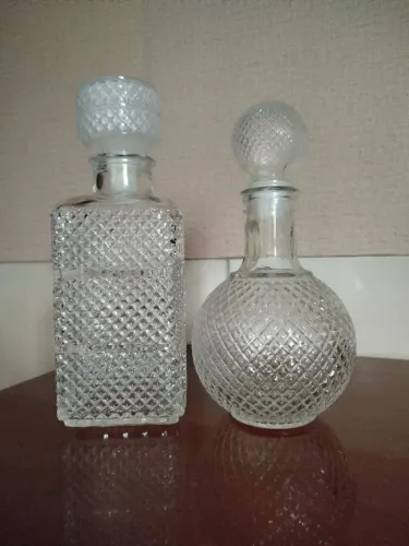 Licoreira de vidro antigo
