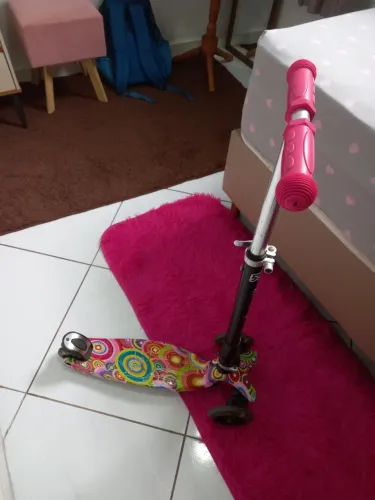Patinete infantil com rotinhas de led