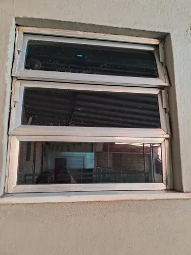 Vendo basculante aluminio com vidro 60×60/ usado bom estado