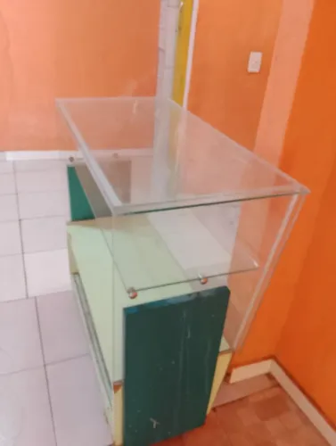 Estante de vidro