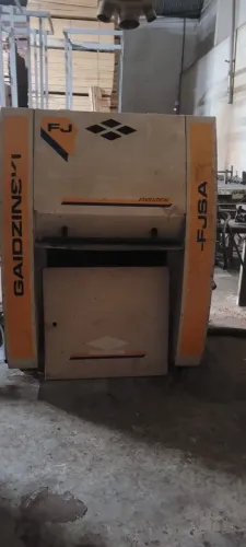Máquina Finger Joint Vertical Semi Automática Industrial IG-FJVSAI - Ano 2010
