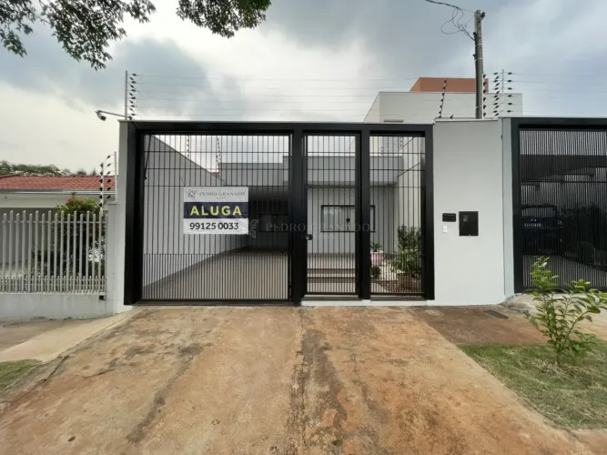 Casa com 02 dormitórios - Jardim Diamante