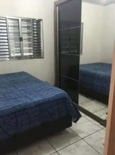 Aluga-se casa com ótima localização