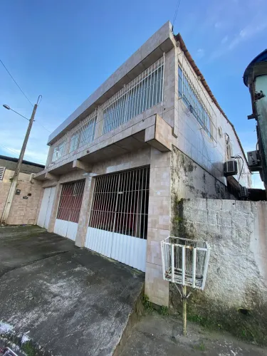 Casa com 2 pontos comerciais + 3 quartos com suíte