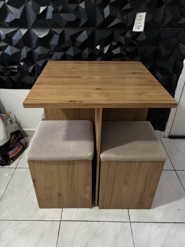 Mesa de Jantar com 4 Pufes Baú - Madeira - Excelente Estado